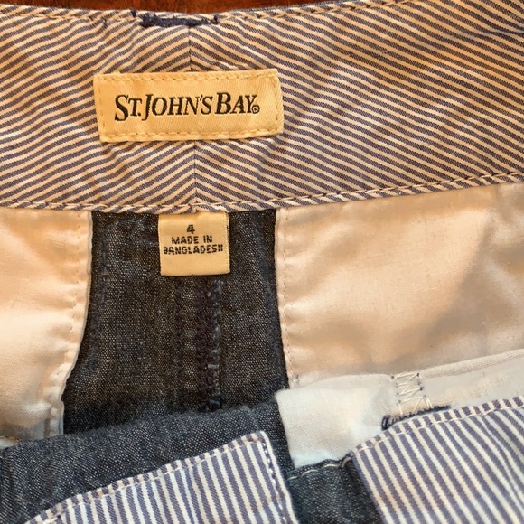 St John’s Bay Chambray Shorts, Size 4 - Picture 3 of 4